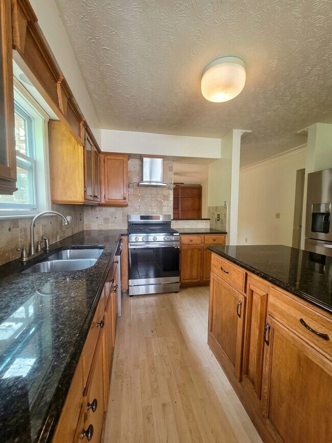 Building Photo - 3920 E Meadow Dr
