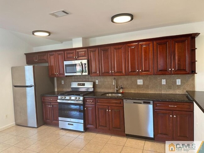 Building Photo - 2024 Grand Ave