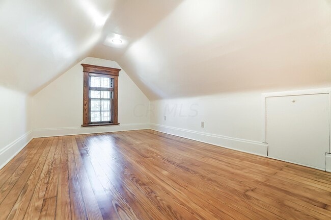 Building Photo - 557 S Grant Ave