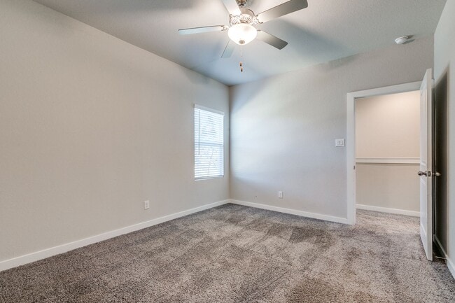 Building Photo - 3-BEDROOM TOWNHOME-STYLE DUPLEX