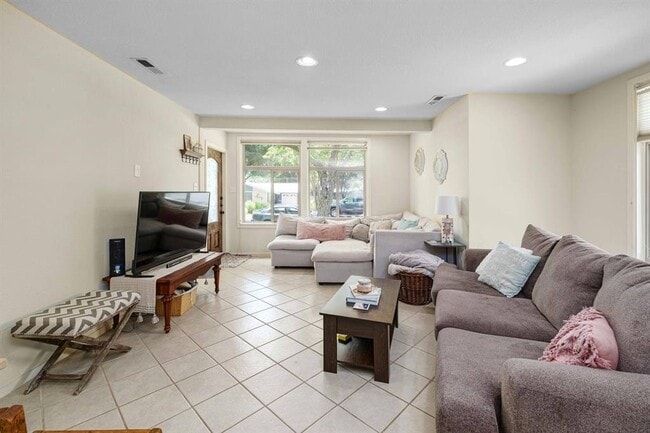 Building Photo - 1506 Westmoor Dr
