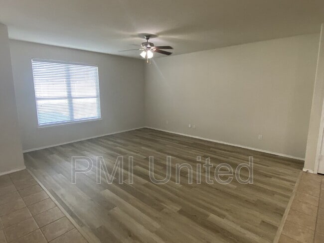 Building Photo - 9145 Blackstone Dr