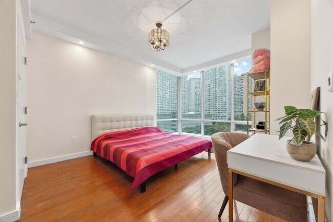 Building Photo - 20 Newport Pkwy