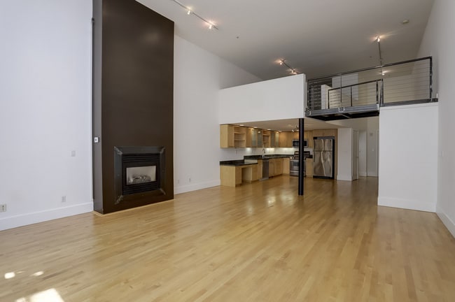 Building Photo - Luxurious Live/Work Loft in great DogPatch...