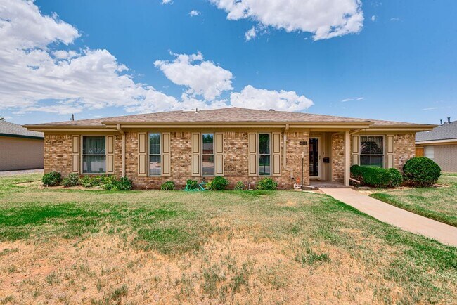 Building Photo - 4201 Valley Dr