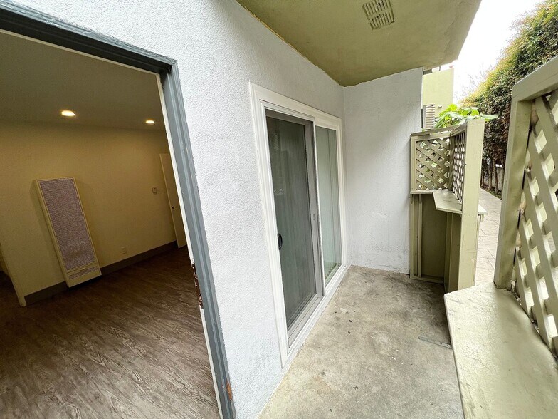 Building Photo - 12727 Matteson Ave