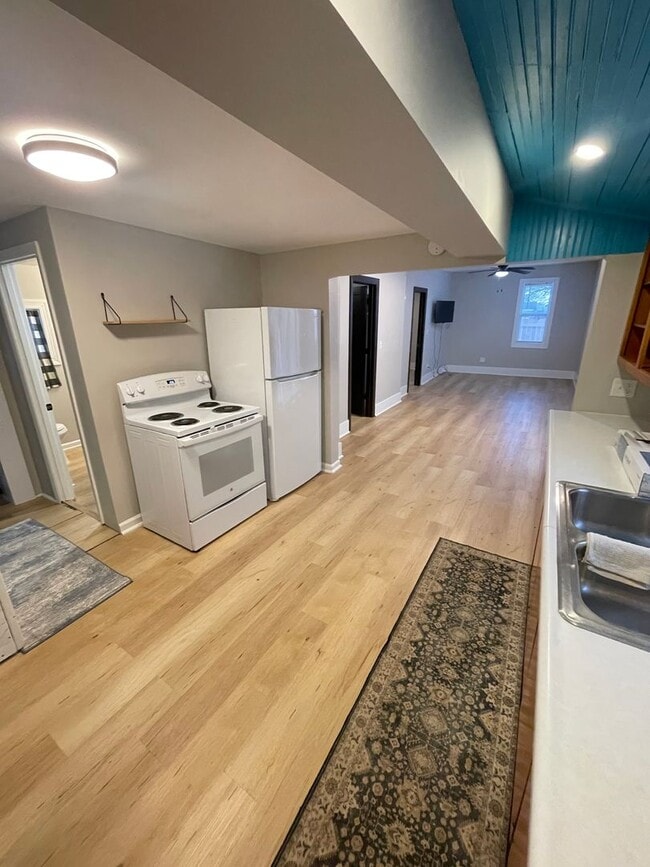 Building Photo - AVAILABLE NOW! - 2 Bed, 1 Bath Home In Superior!