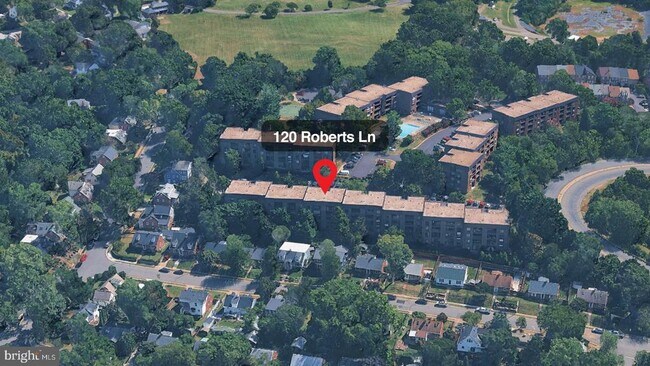 Building Photo - 120 Roberts Ln