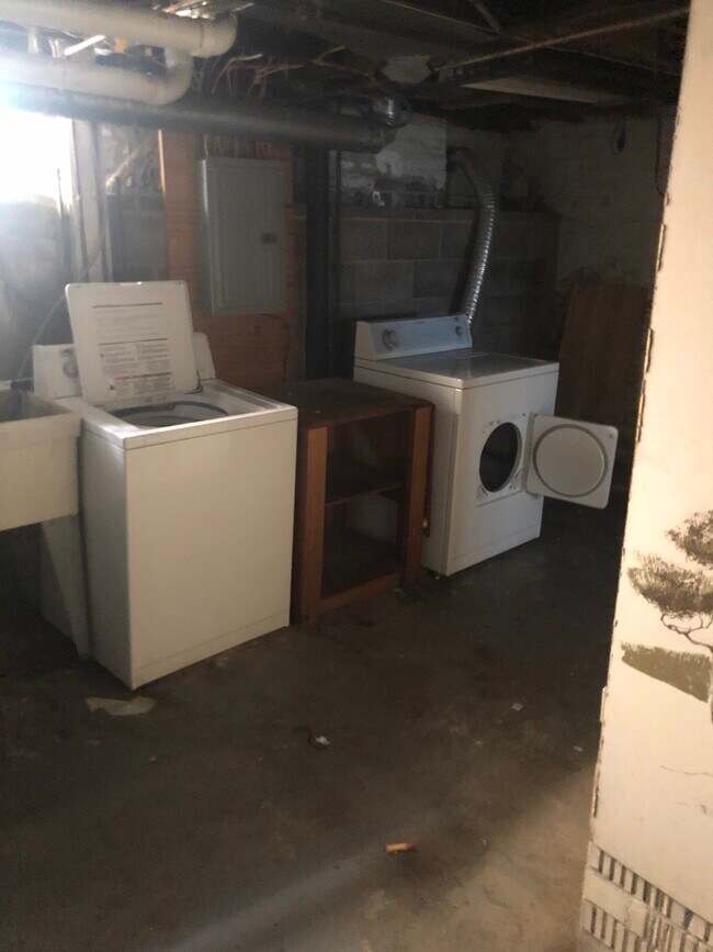Washer Dryer Area - 505 S Graham St