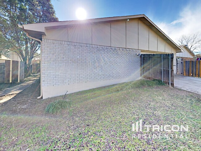 Building Photo - 7125 Hardwood Trail