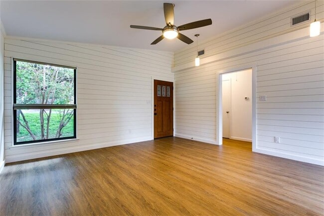 Building Photo - 2102 Rabb Rd