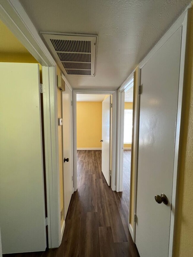 Building Photo - 50% OFF 1st Month's Rent!* Freshly remodel...