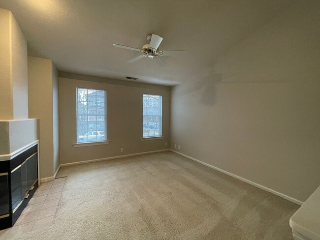 Building Photo - 2 Bedroom, 2 Bathroom Townhouse with Garage and New Washer and Dryer!