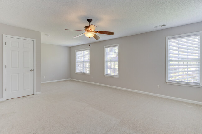 Building Photo - 2112 Echo Glen Ln