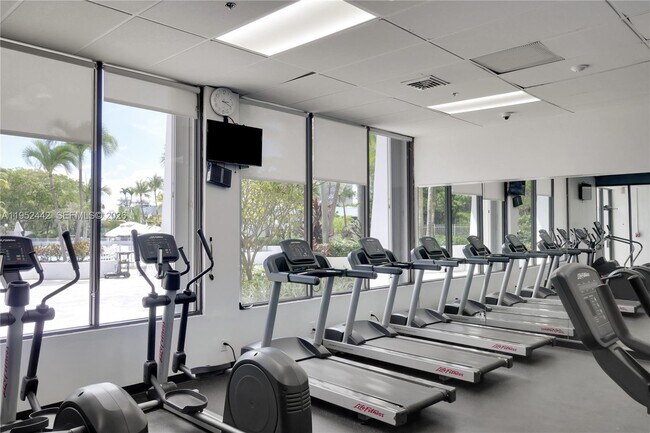 Building Photo - 100 Bayview Dr