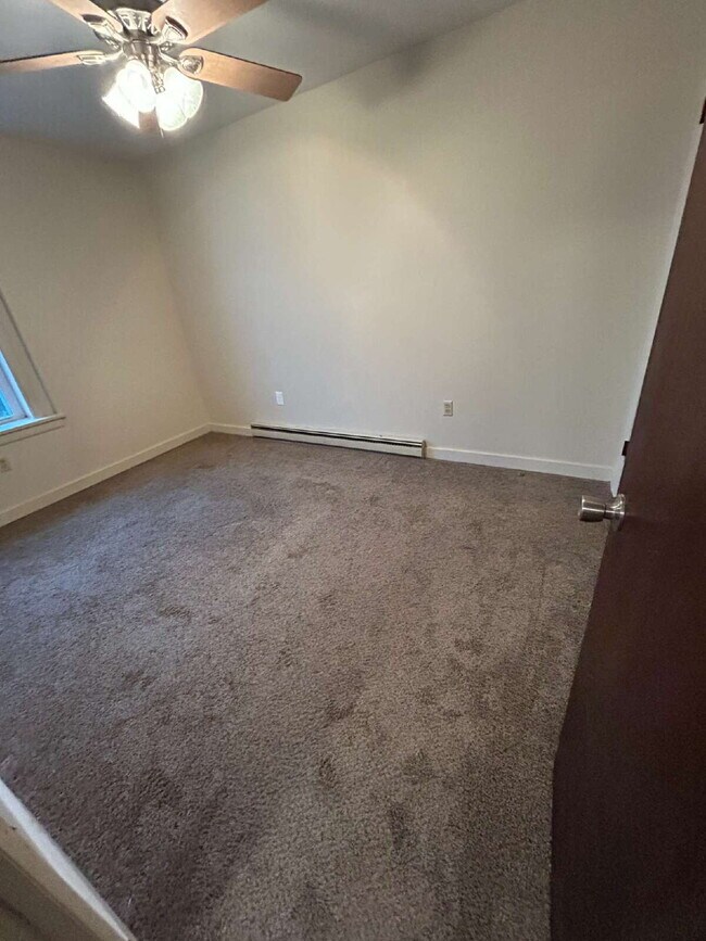 Building Photo - 1 Bedroom Apartment in York – Available early October