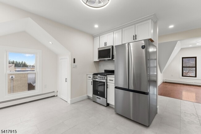 Building Photo - 633 Lafayette Ave