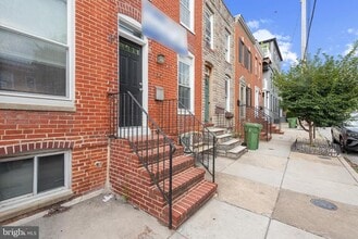 Building Photo - 130 E Randall St