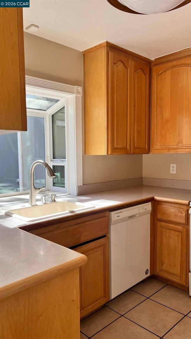 Building Photo - 2828 Royal Ann Ln