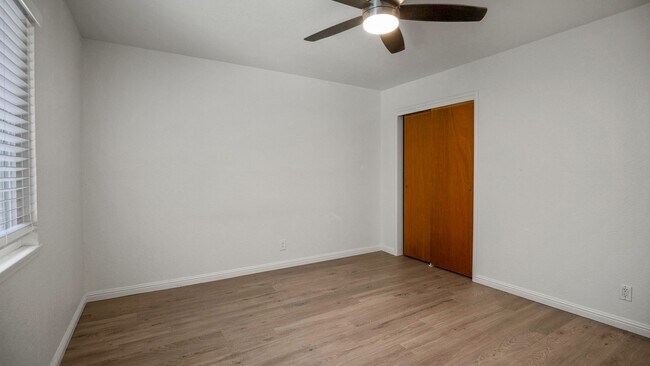Building Photo - Charming 2 bedroom 1 bath!