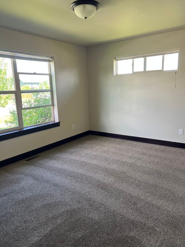Building Photo - 3 Bed 2 Bath home in Bozeman