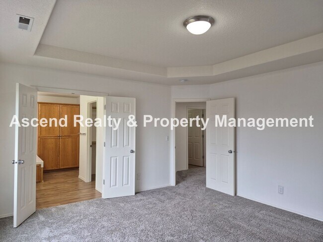 Building Photo - Bethany 3 Bed + Office on Main Fenced Back Yard w/Deck 2 Car Attached Garage Available Now!