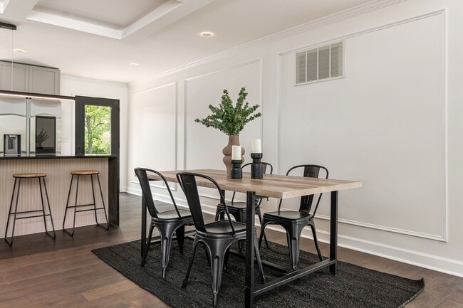 Building Photo - London Property