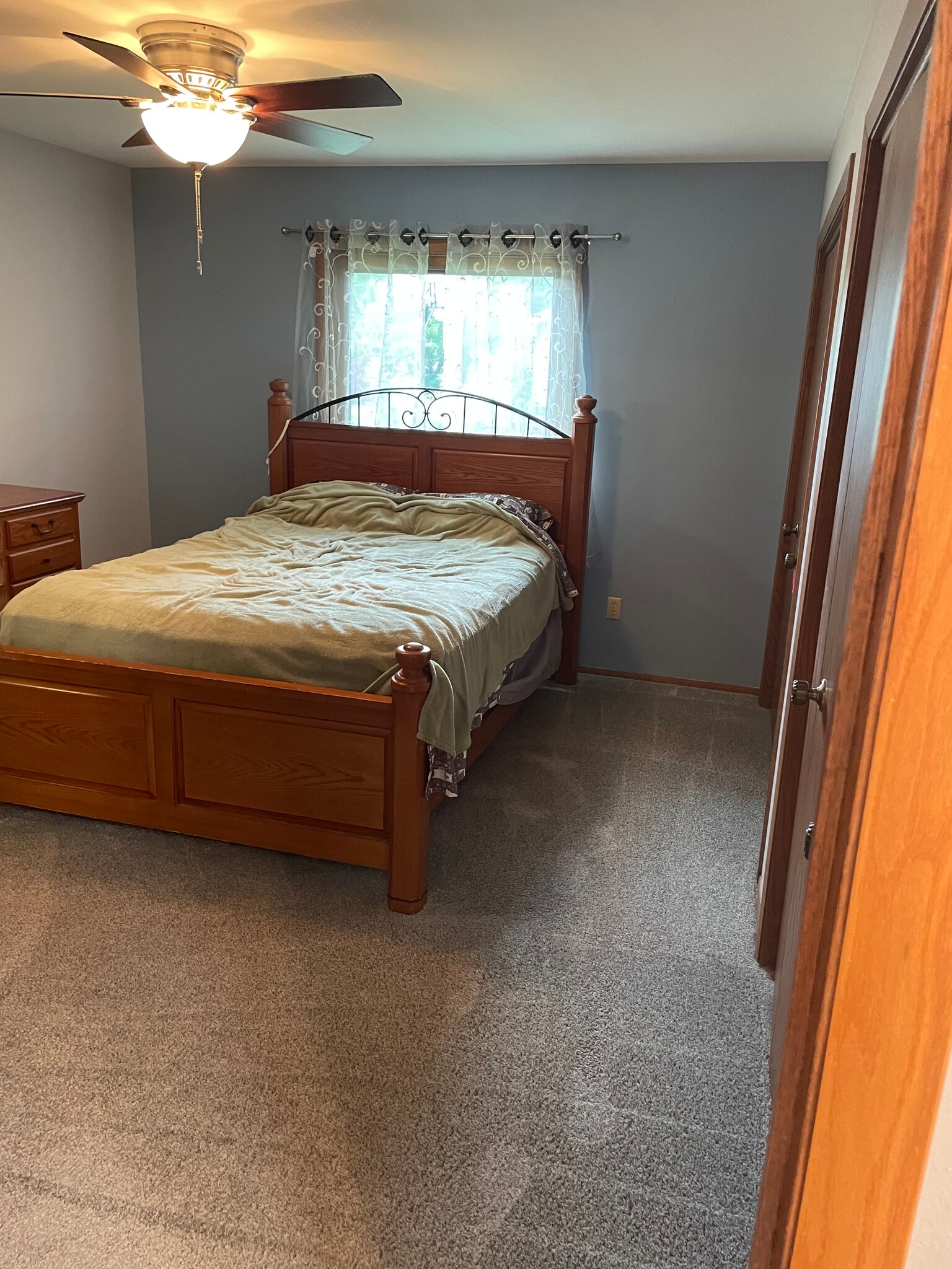 Master bedroom - 9640 W Barnard Ave