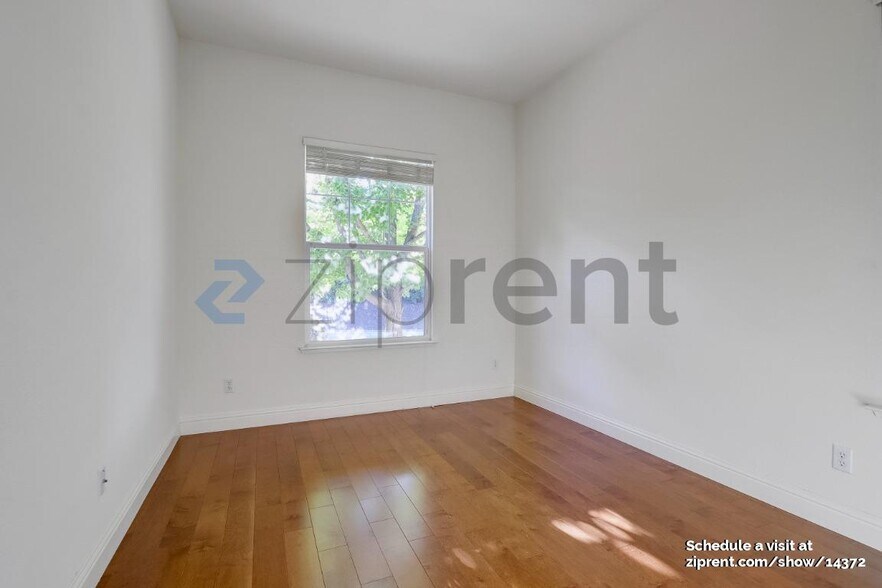Building Photo - Unit