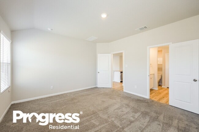 Building Photo - 4337 Southton Bed