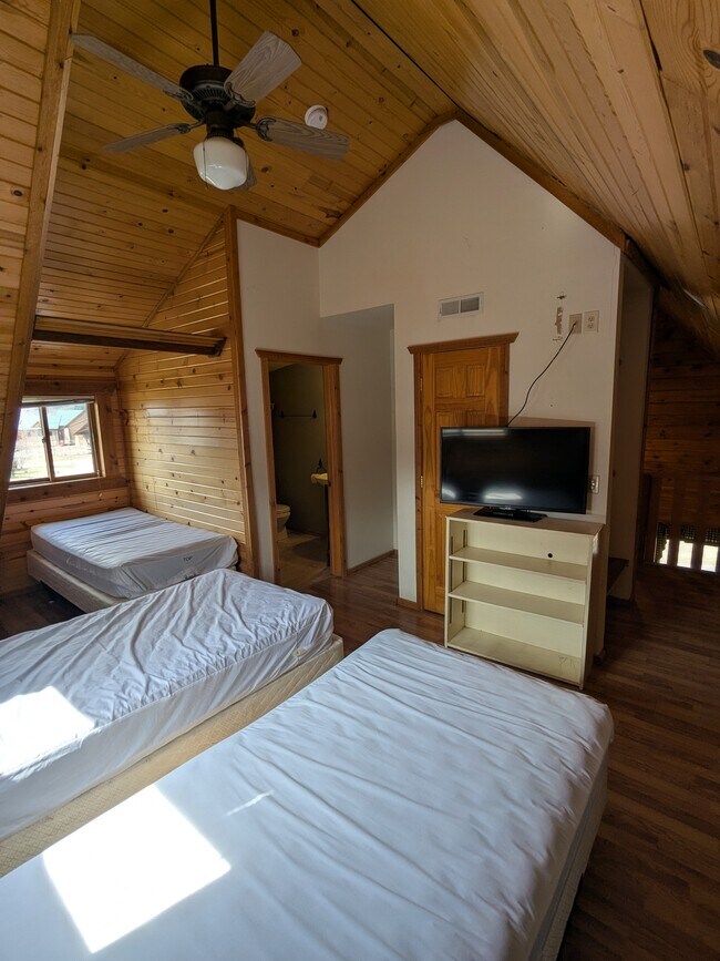 Building Photo - 725 Skatepark Court