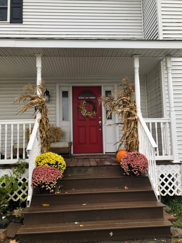 Building Photo - 687 Western Turnpike