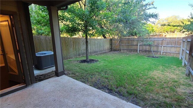 Building Photo - 13400 Briarwick Dr