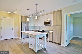 Building Photo - 145 Riverhaven Dr