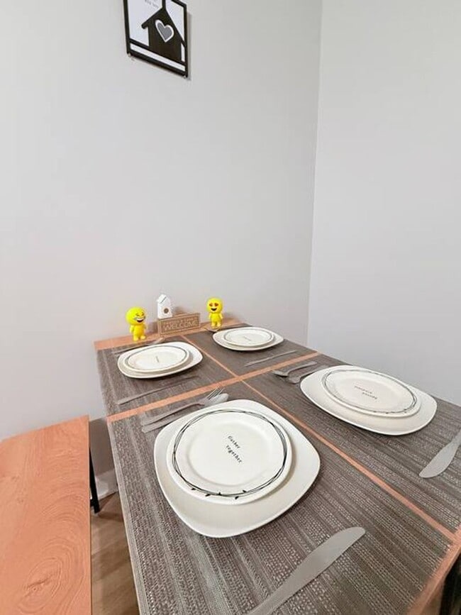 Building Photo - Fully Furnished Home close to UNL Campuses