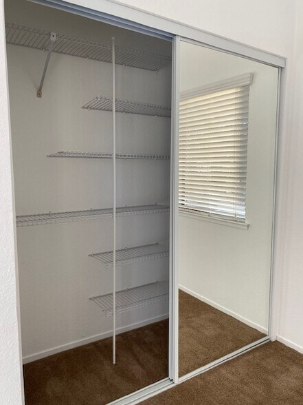 Building Photo - 1903 Woodlake Dr