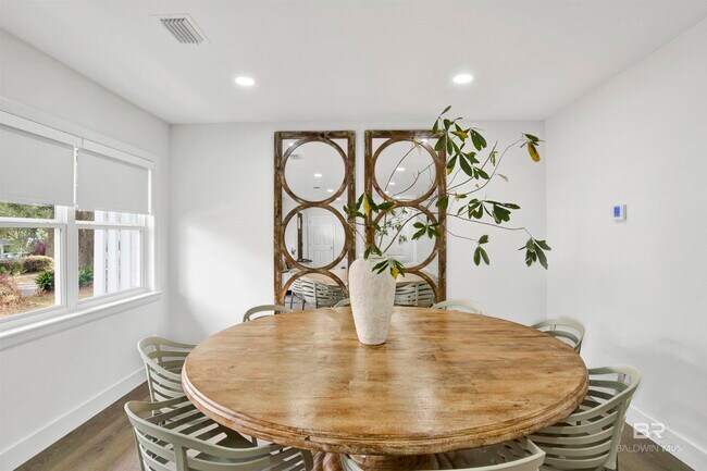 Building Photo - 380 S Church St