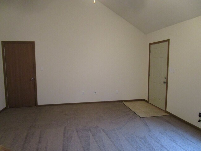 Building Photo - 501-503 Glenstone Dr.