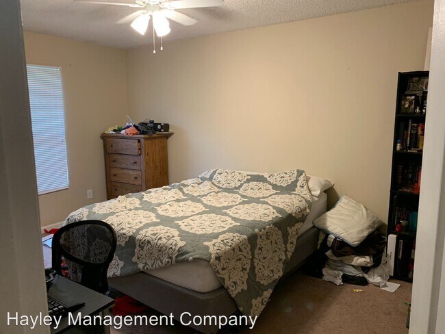 Building Photo - 3 br, 3 bath House - 671 Center Place