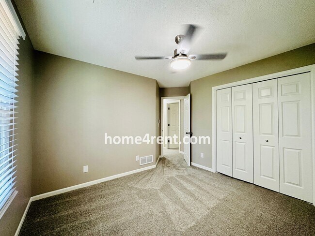 Building Photo - Wonderful Belton Home w/ Wood Floors, Finished Basement and Fenced Yard!