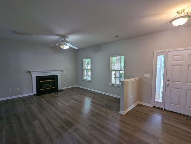 Building Photo - CORNELIUS 3 BEDROOM 2.5 BATH W/FENCED YARD