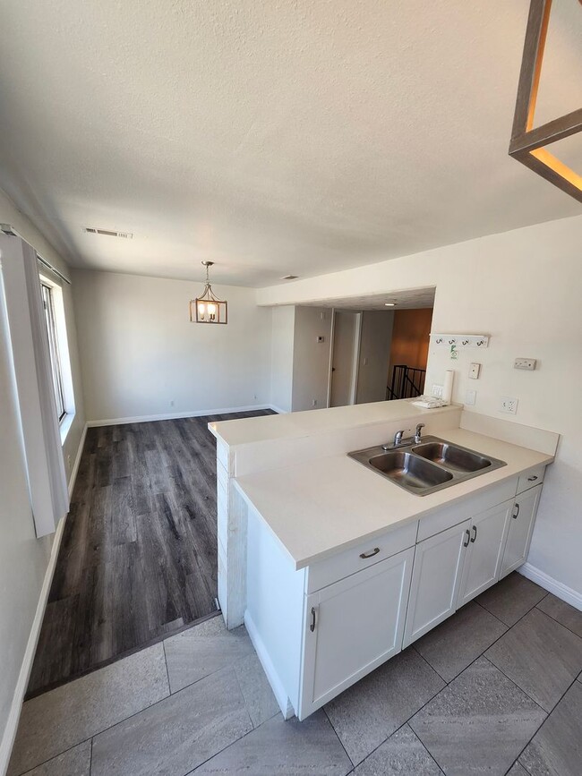 Building Photo - 3-Story Condo in West Covina