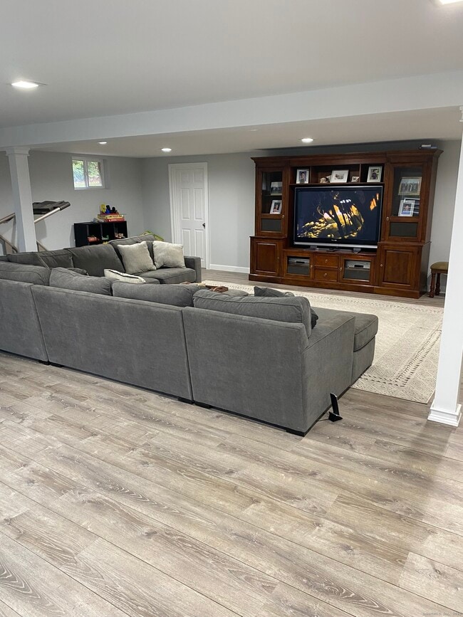 Building Photo - 5 Meadow Wood Rd