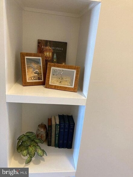 Building Photo - 376 E Main St