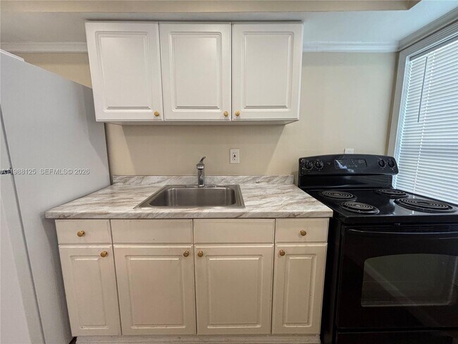 Building Photo - 1715 Lincoln St