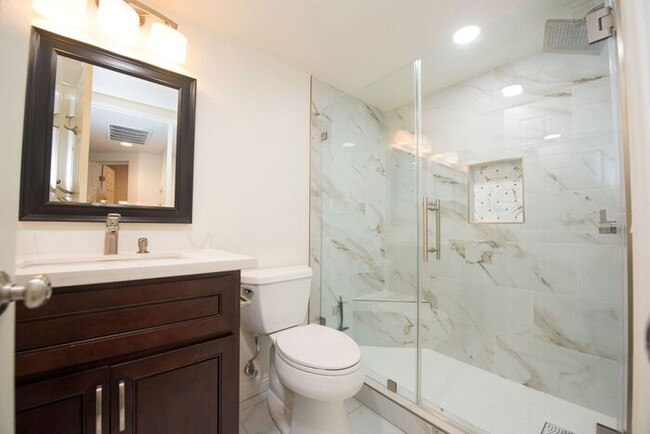Building Photo - Anaheim Hills Beauty