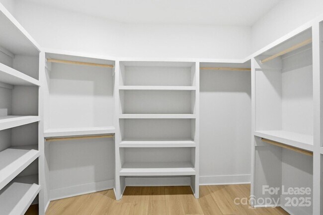 Building Photo - 1306 Carolyn Dr