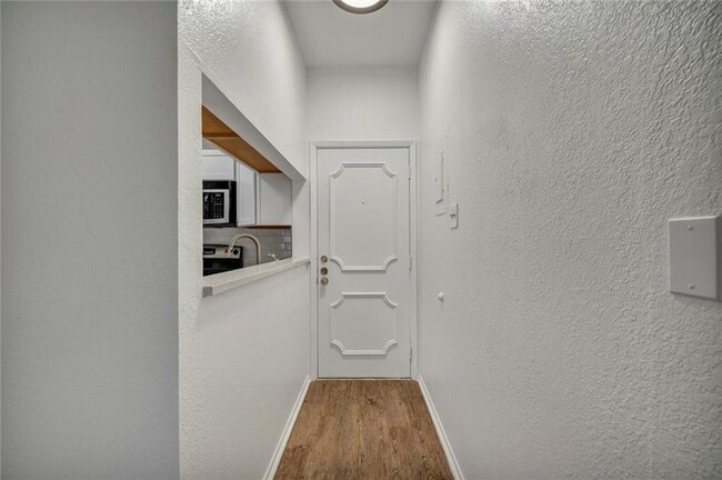 Building Photo - 806 W 24th St