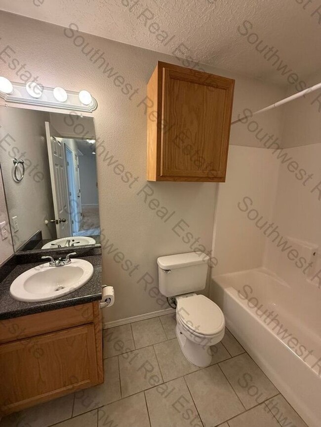 Building Photo - Spacious 2 bedroom 2 Bath apartment-WILL ACCEPT A SMALL PET- ALL BILL'S PAID!