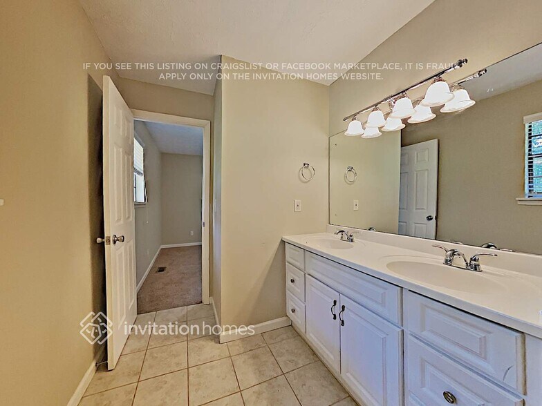 Building Photo - 216 S Sequoya Dr